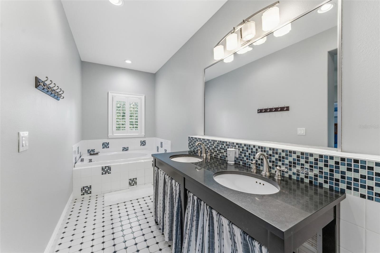 Image 20 of 36 For 3817 Dale Avenue 4