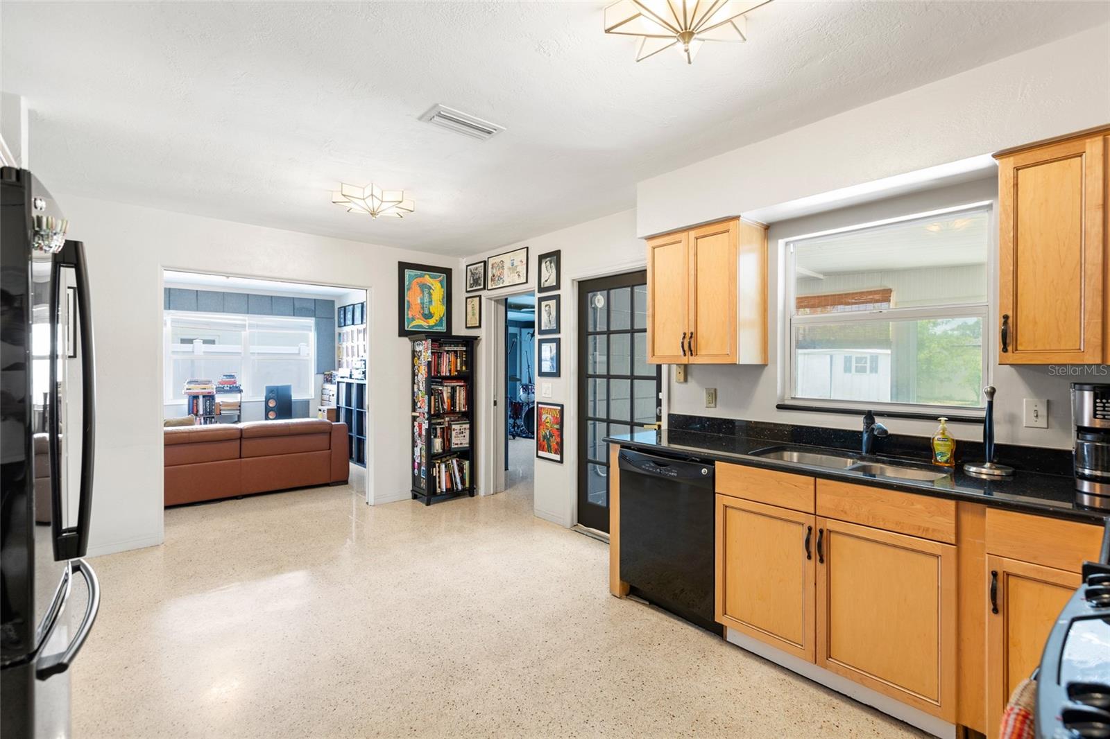 Image 14 of 51 For 1124 40th Avenue Ne