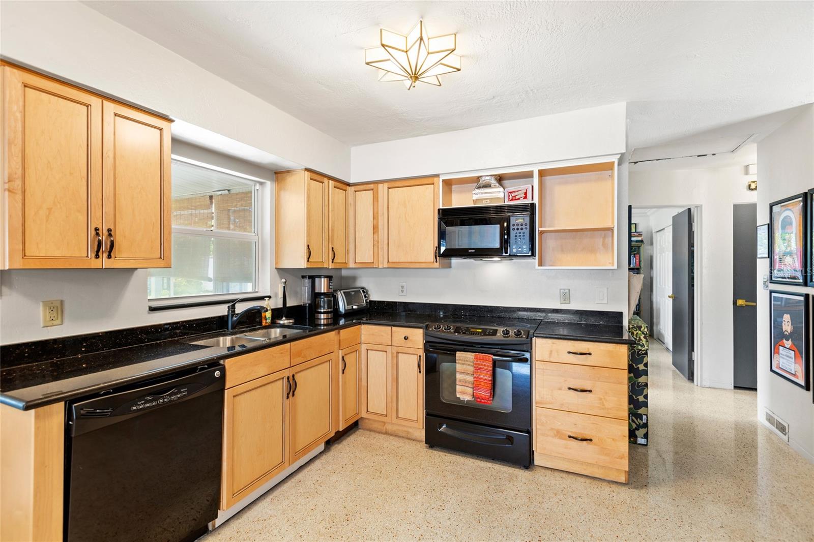 Image 18 of 51 For 1124 40th Avenue Ne