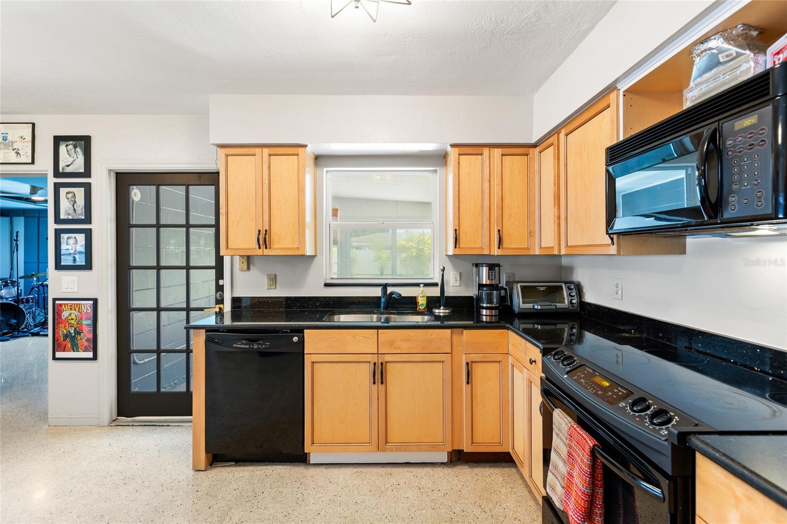 Image 19 of 51 For 1124 40th Avenue Ne