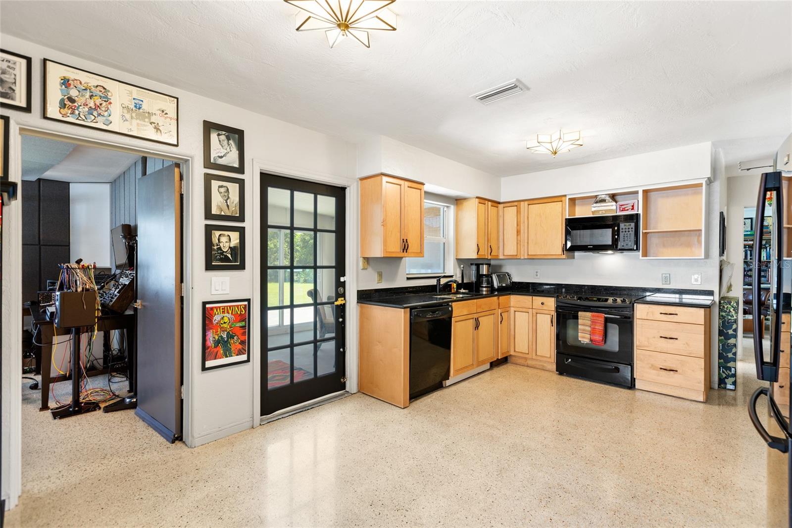 Image 21 of 51 For 1124 40th Avenue Ne