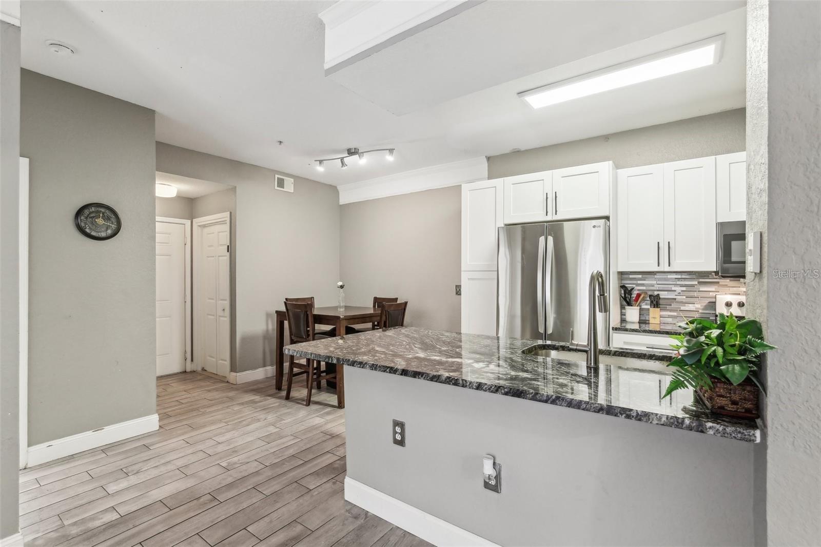 Image 21 of 27 For 17104 Carrington Park Drive 514