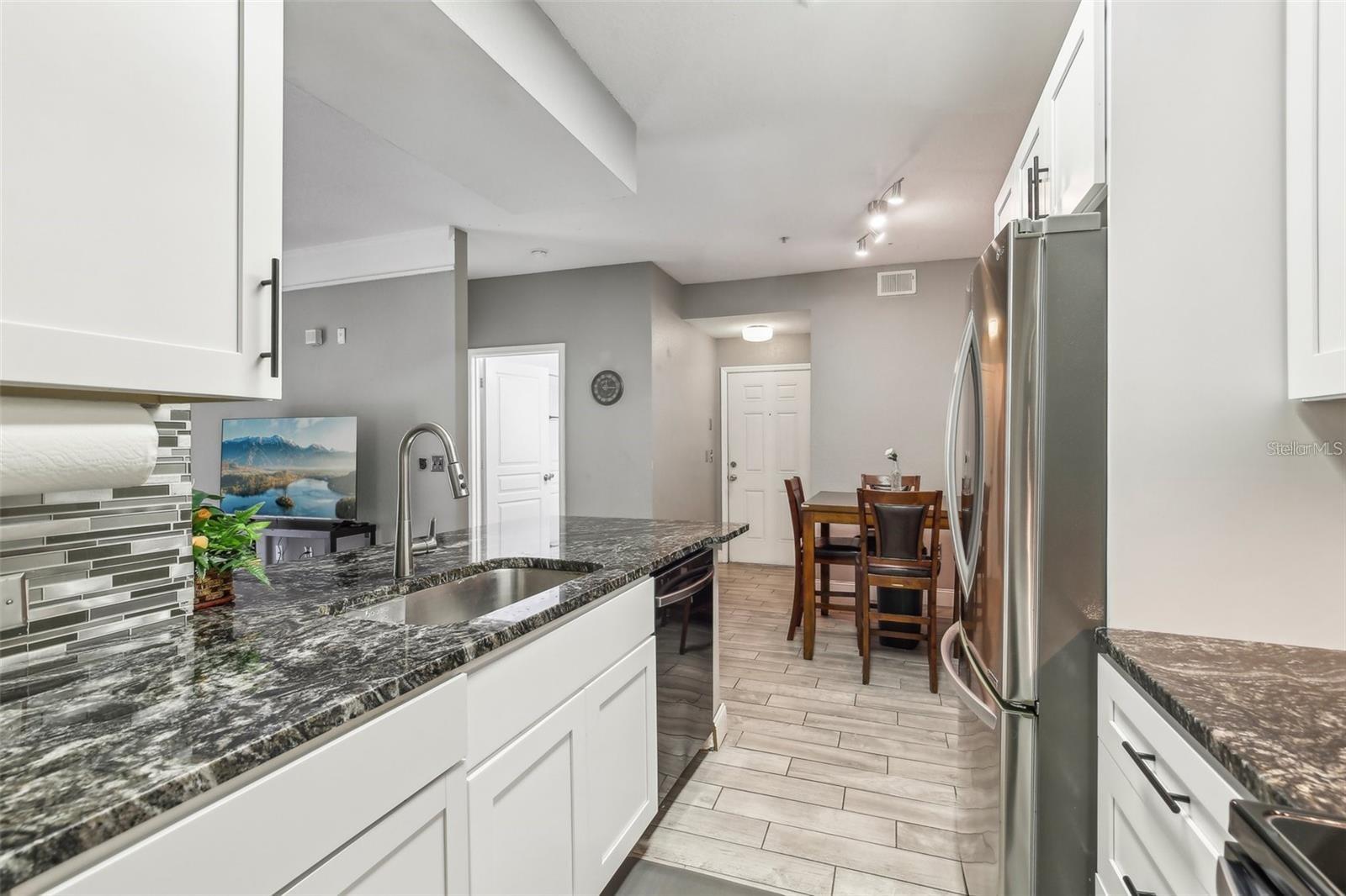 Image 4 of 27 For 17104 Carrington Park Drive 514