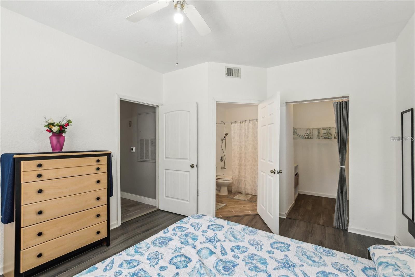 Image 9 of 27 For 17104 Carrington Park Drive 514