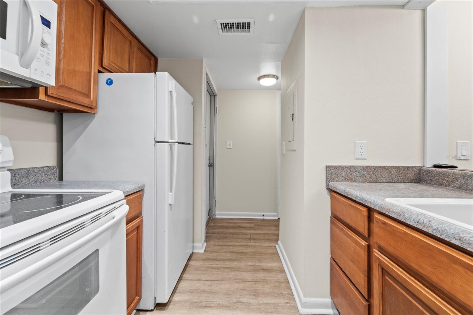 Image 15 of 36 For 2617 Cove Cay Drive 206