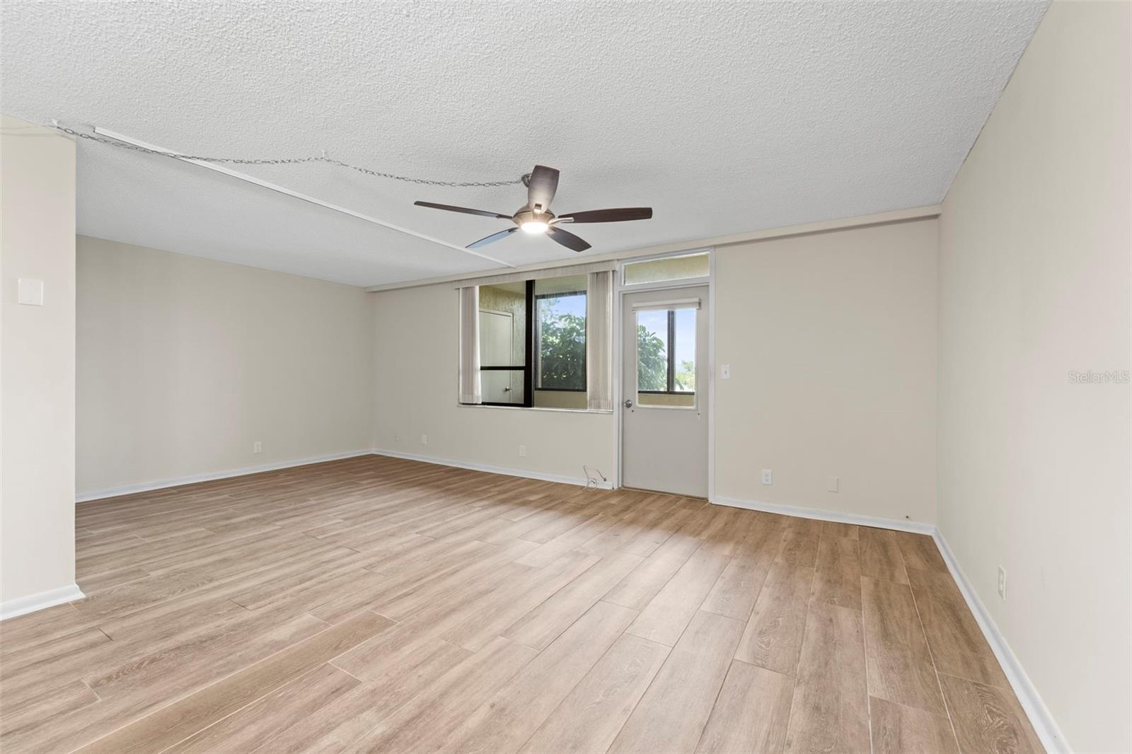 Image 18 of 36 For 2617 Cove Cay Drive 206