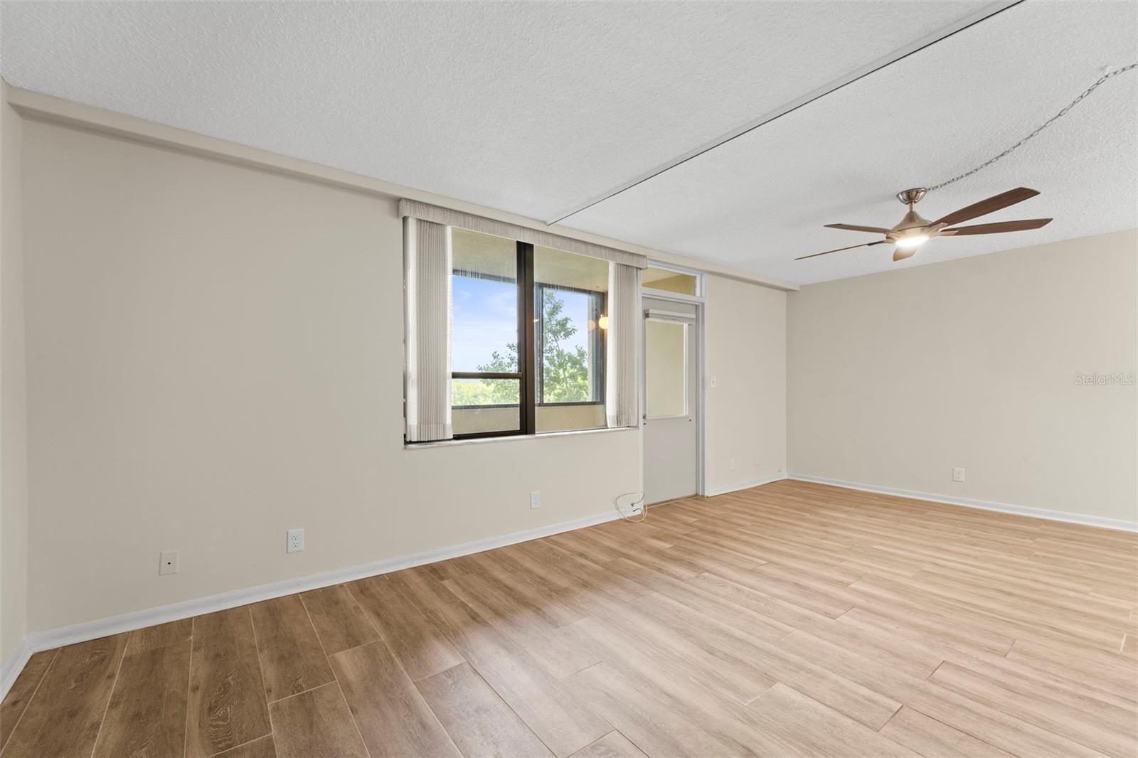 Image 4 of 36 For 2617 Cove Cay Drive 206