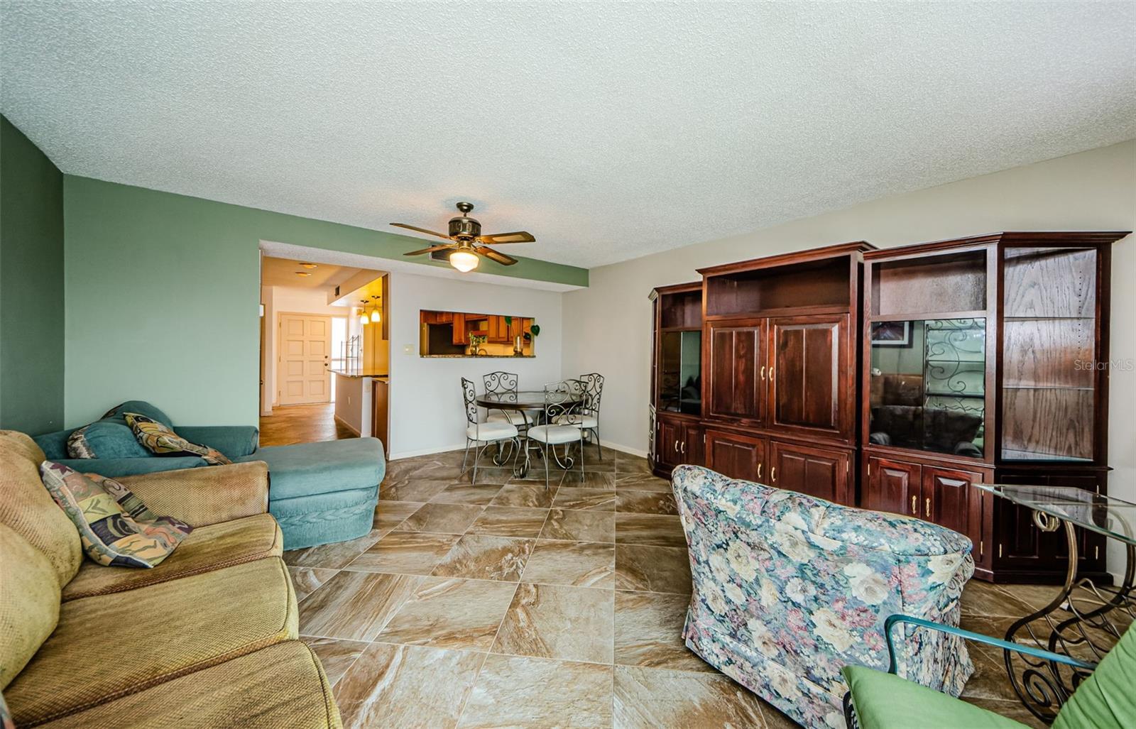 Image 9 of 15 For 433 Paula Drive 17