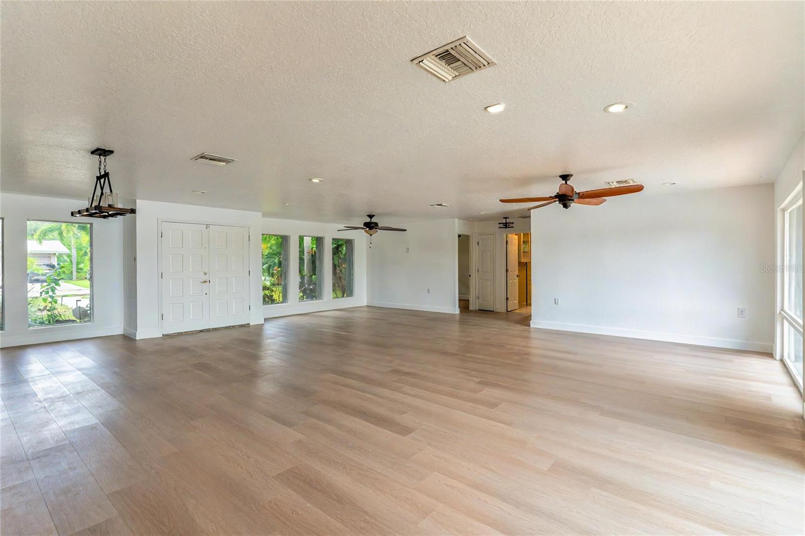 Image 11 of 60 For 3225 Rosery Road Ne