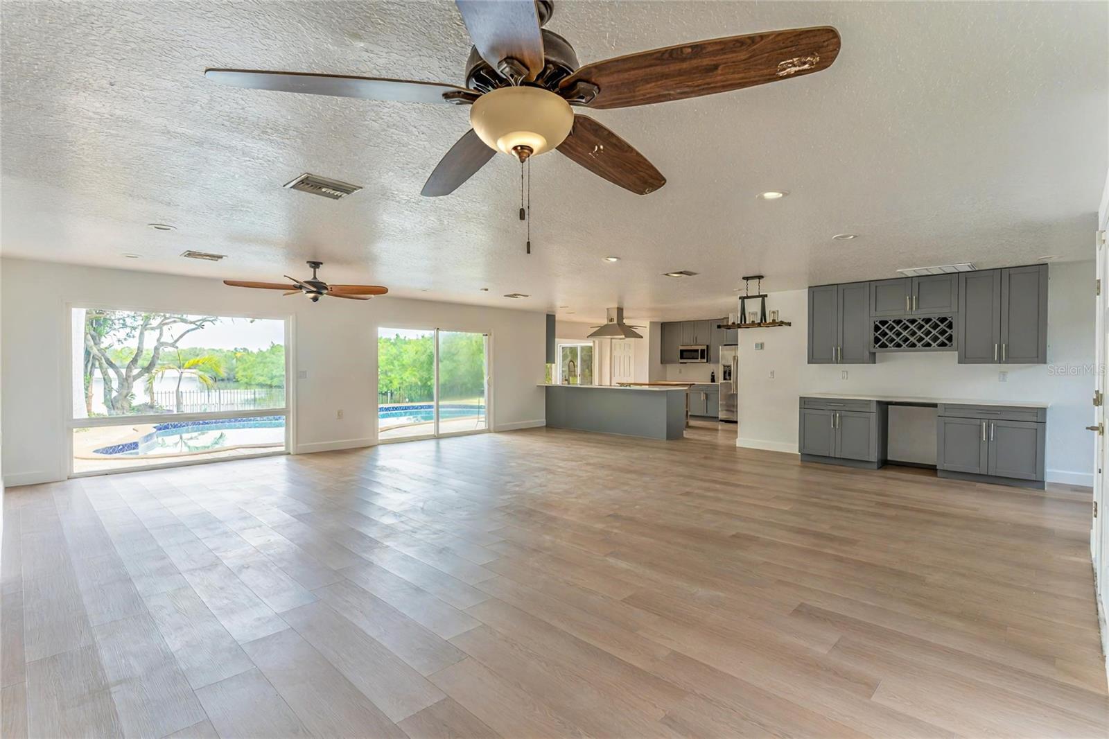 Image 8 of 60 For 3225 Rosery Road Ne