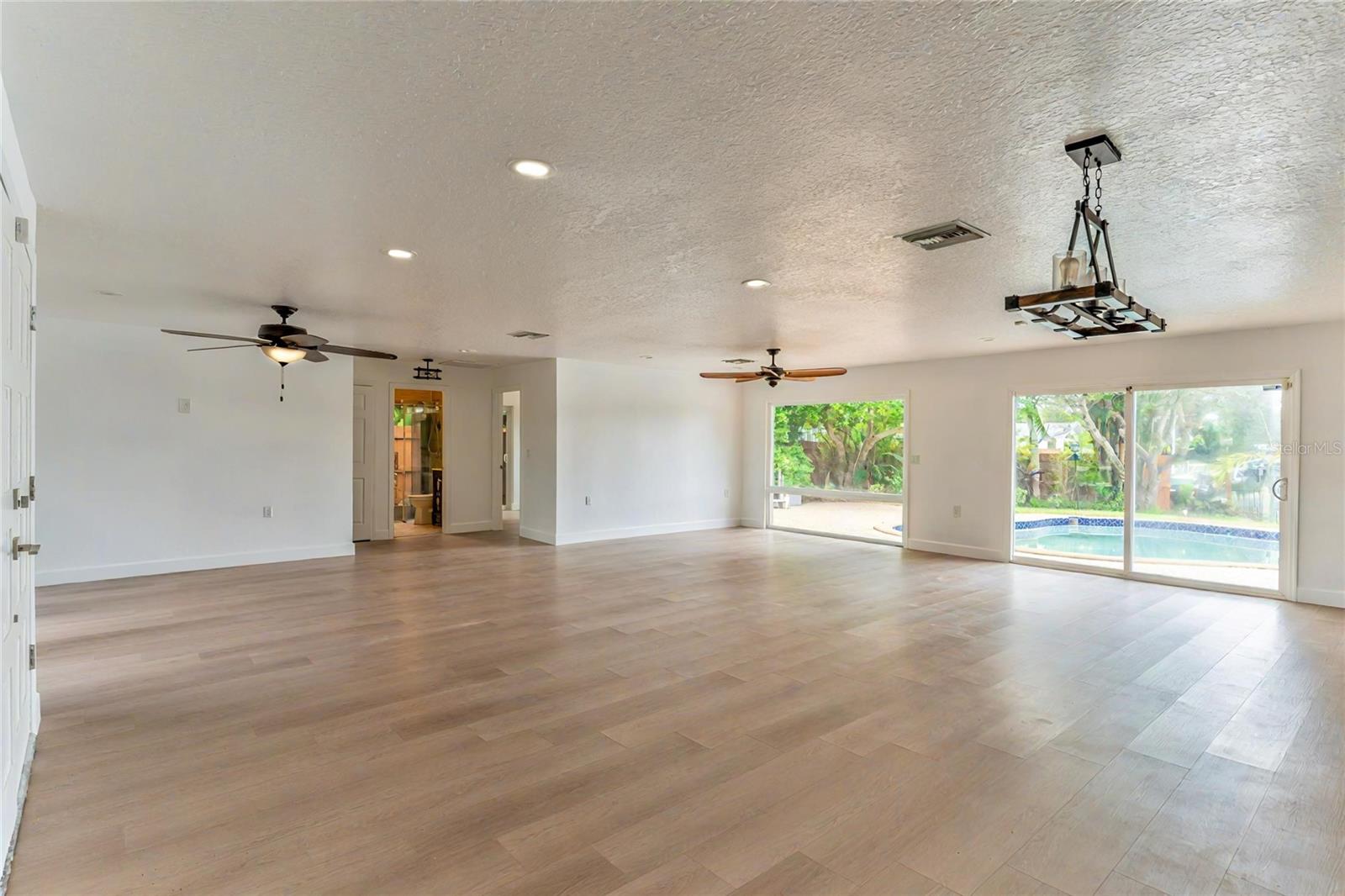 Image 9 of 60 For 3225 Rosery Road Ne