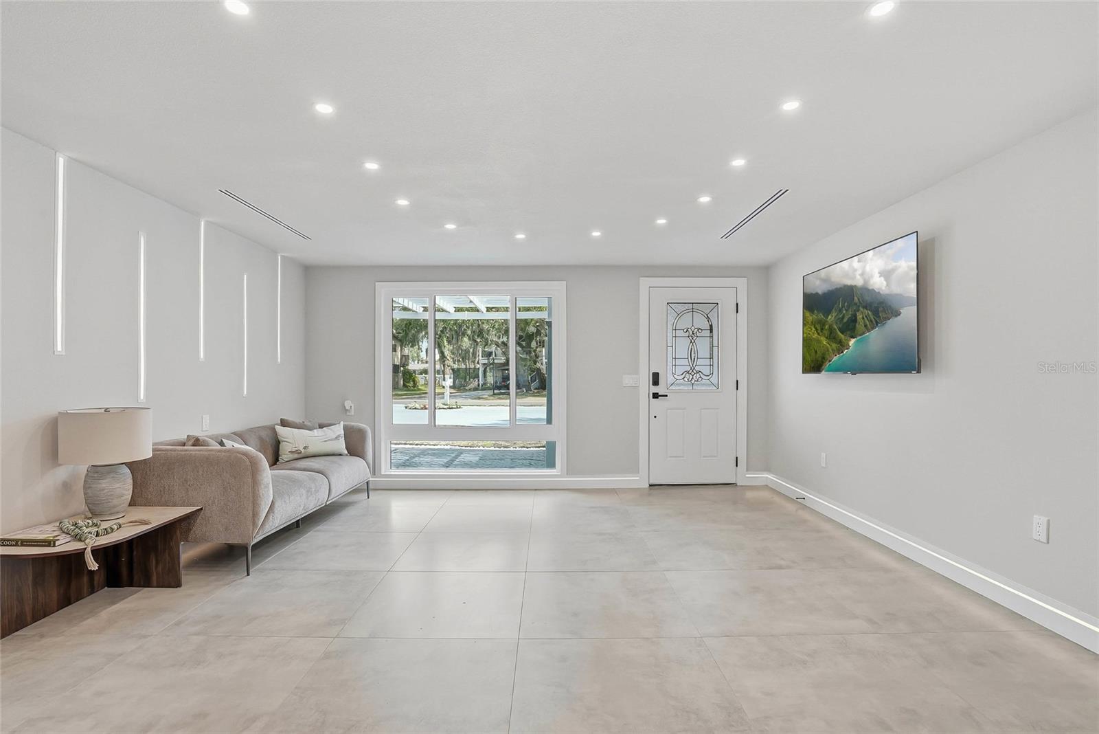 Image 11 of 63 For 5153 Bay Boulevard