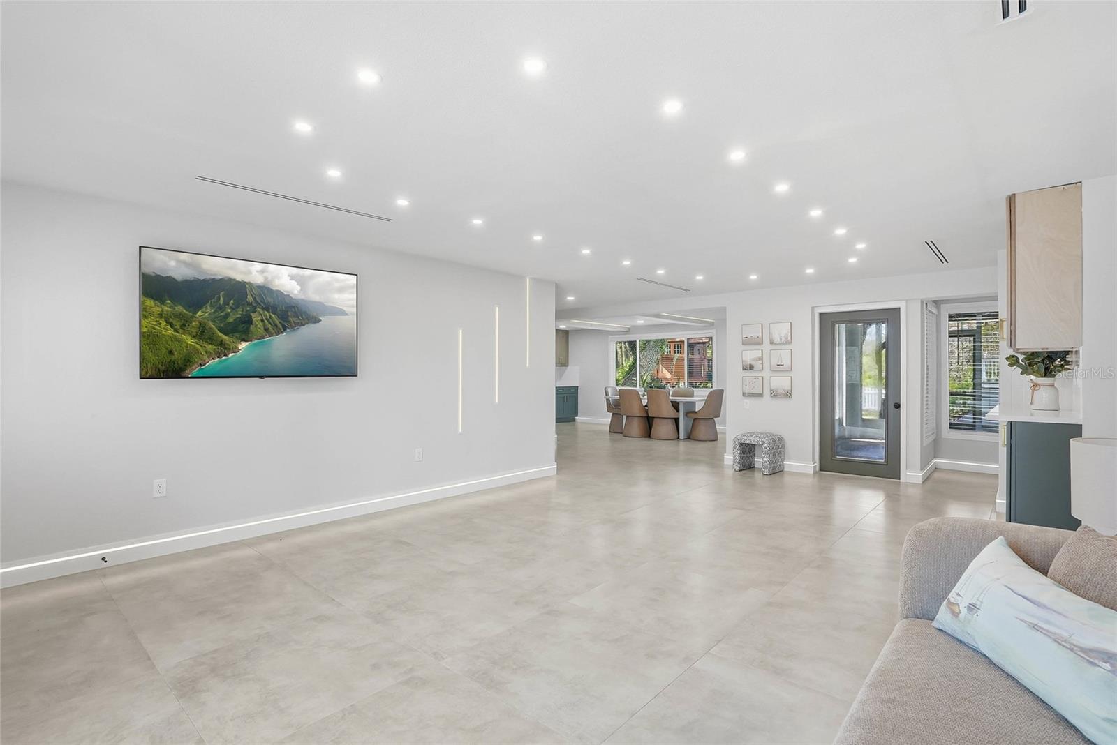 Image 12 of 63 For 5153 Bay Boulevard