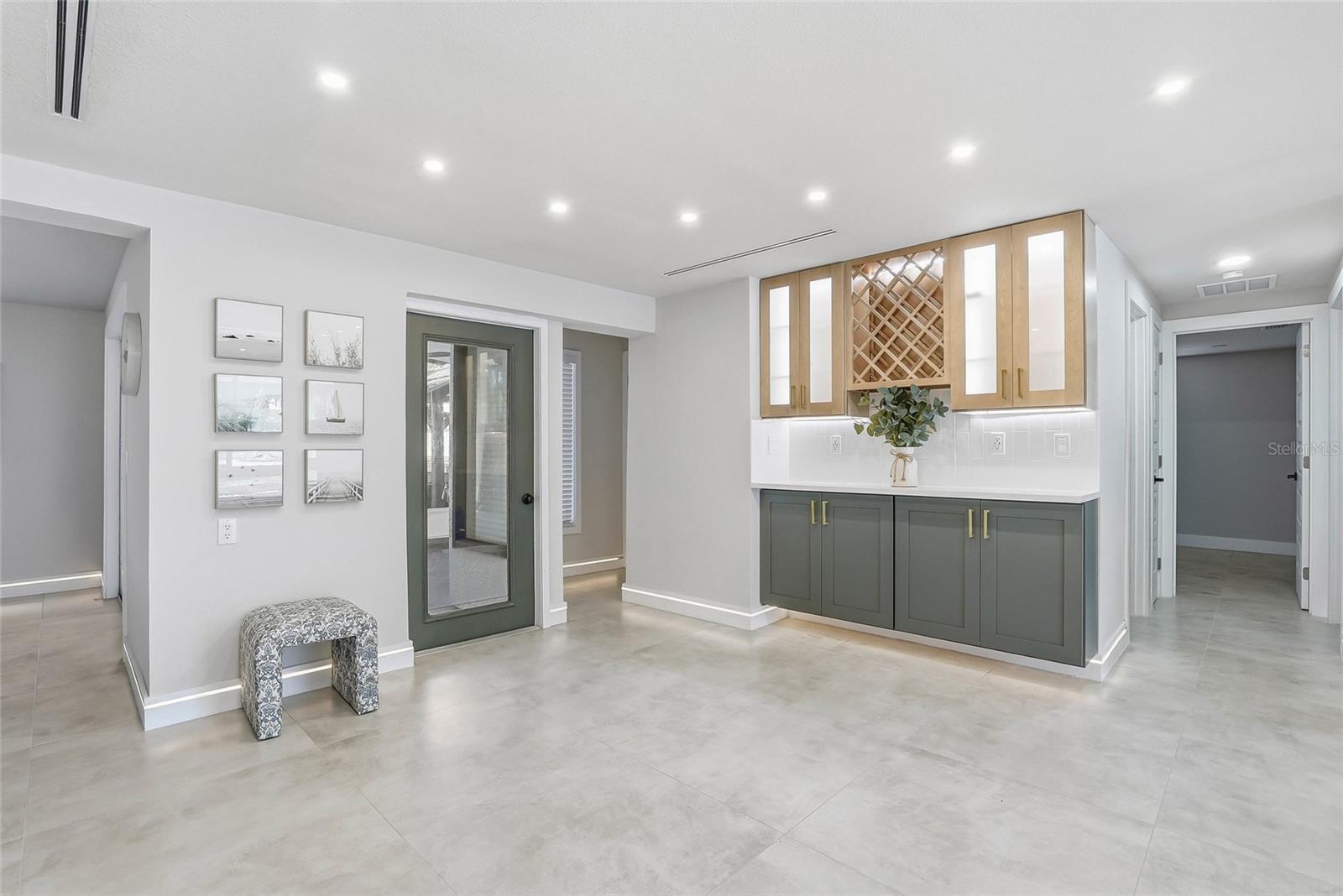 Image 13 of 63 For 5153 Bay Boulevard
