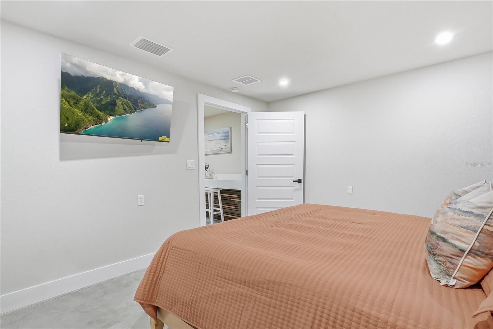 Image 30 of 63 For 5153 Bay Boulevard