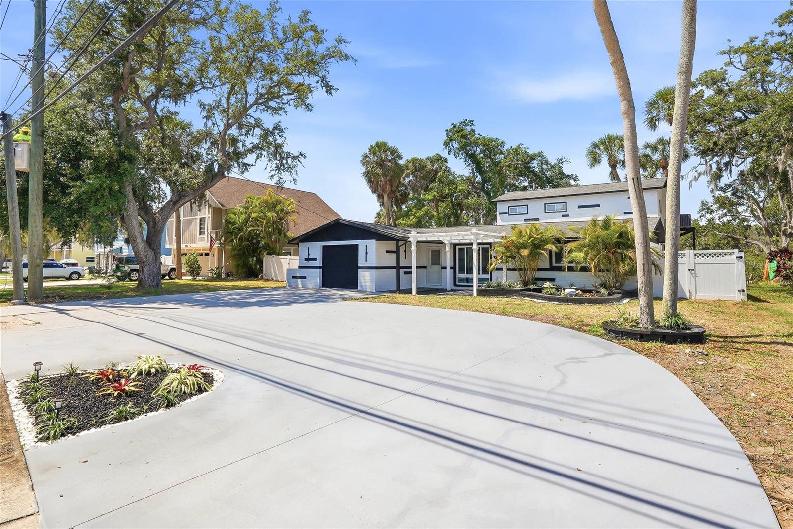 Image 4 of 63 For 5153 Bay Boulevard