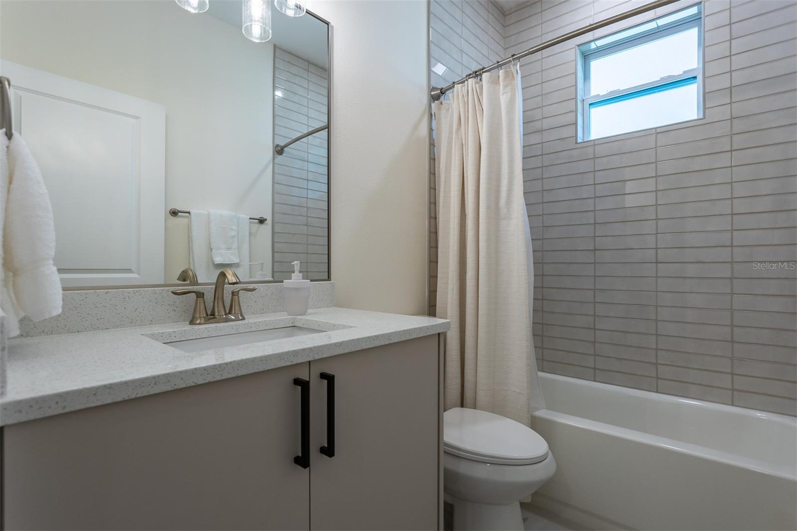 Image 13 of 56 For 11421 & 11423 Weldon Street