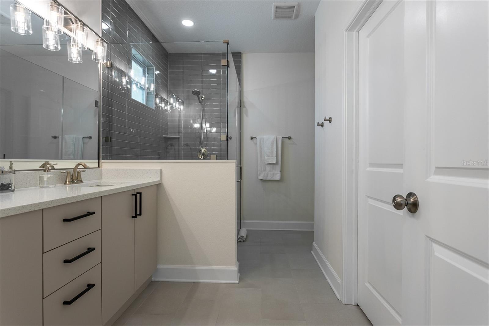 Image 15 of 56 For 11421 & 11423 Weldon Street