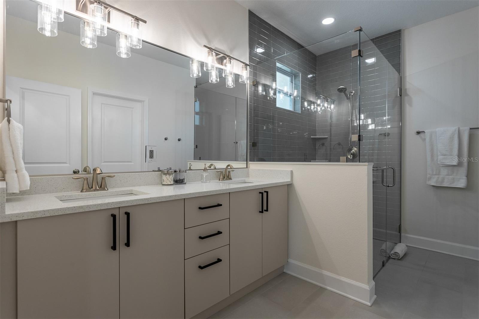 Image 16 of 56 For 11421 & 11423 Weldon Street