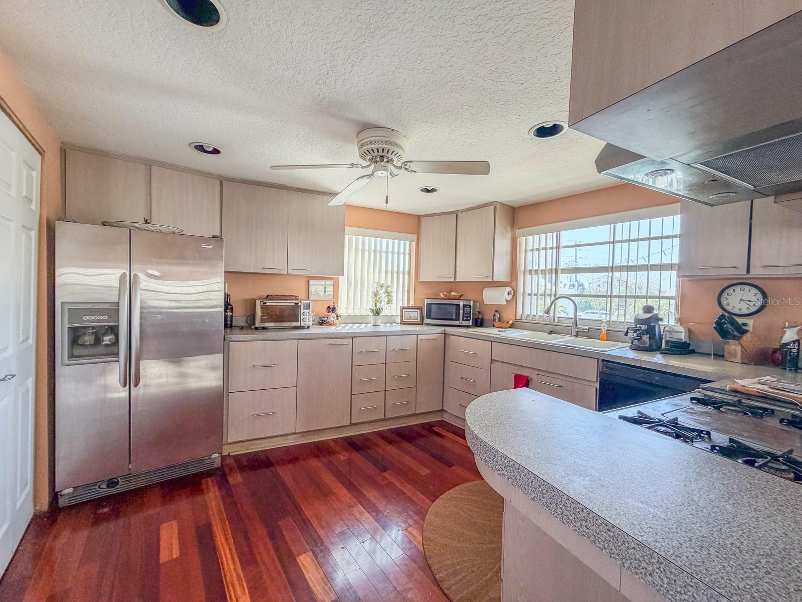 Image 19 of 39 For 13098 Gulf Boulevard