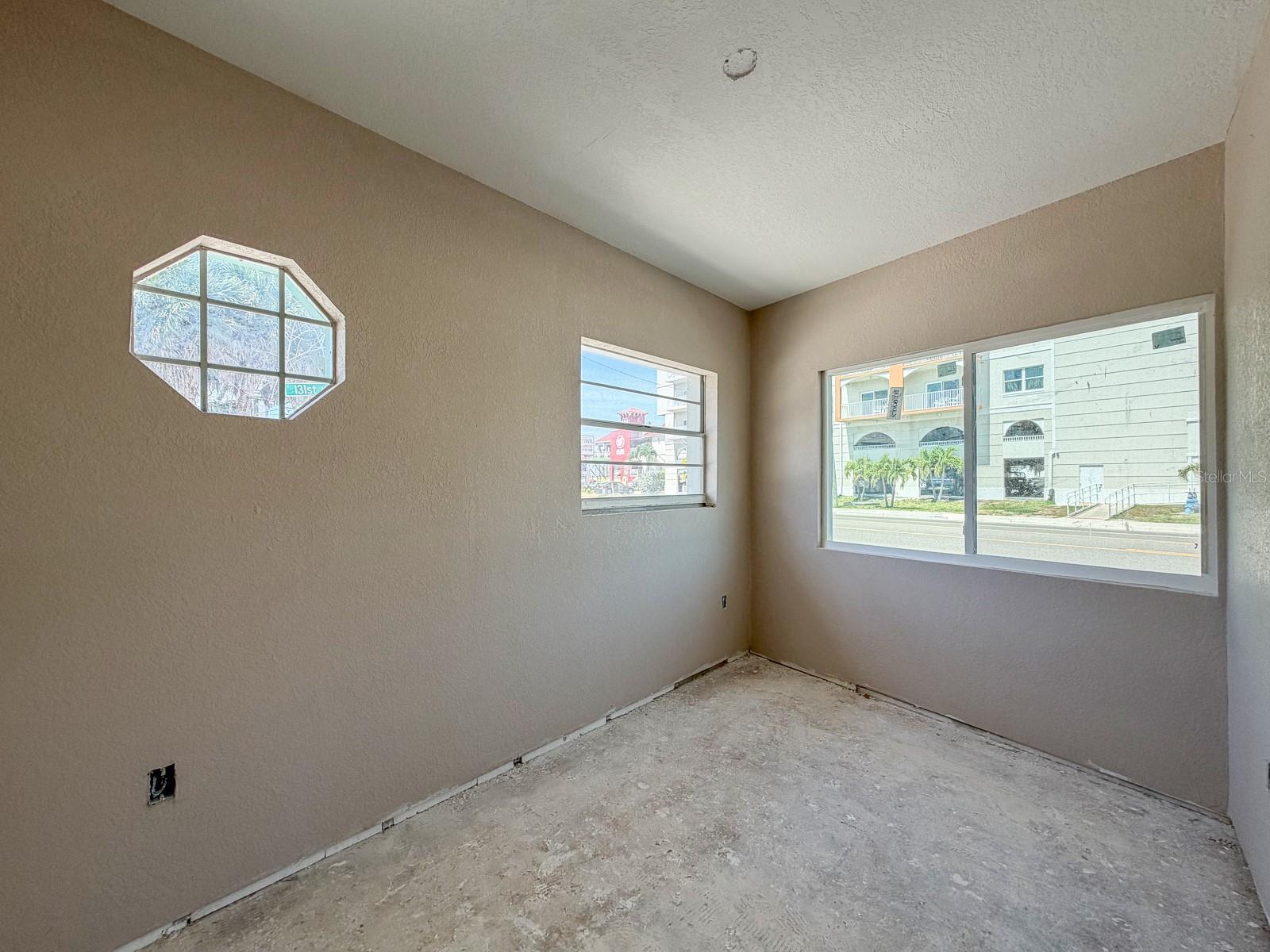 Image 31 of 39 For 13098 Gulf Boulevard
