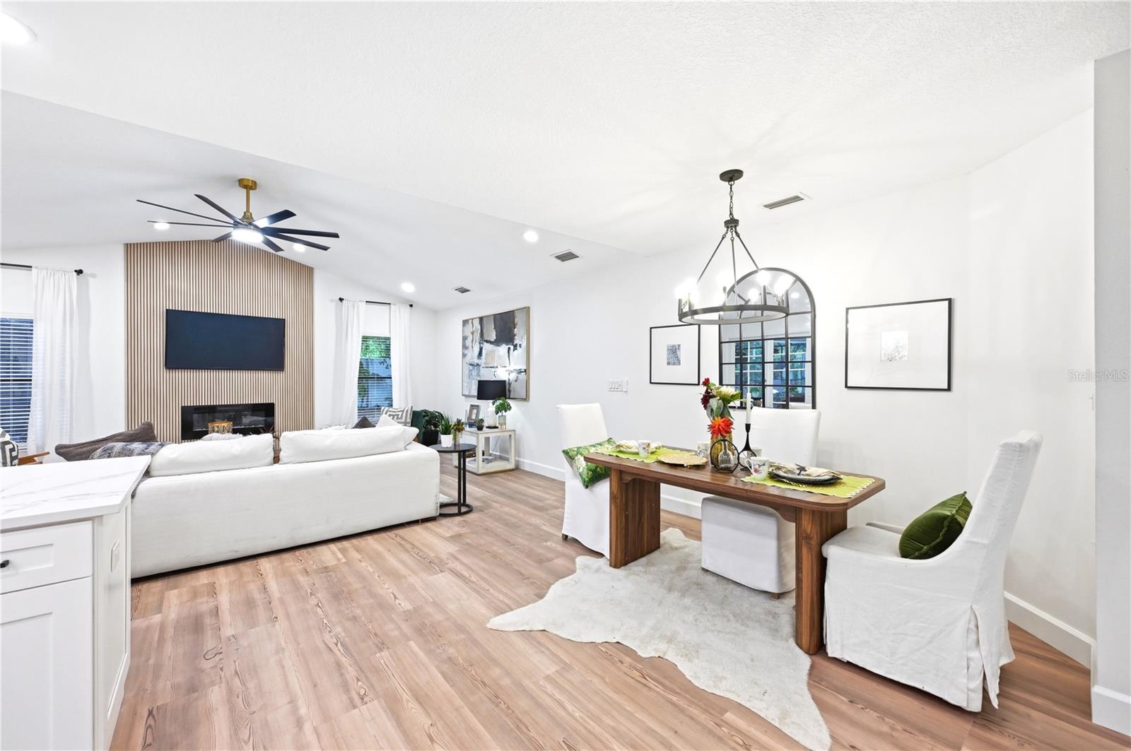 Image 4 of 28 For 14817 Farnham Way