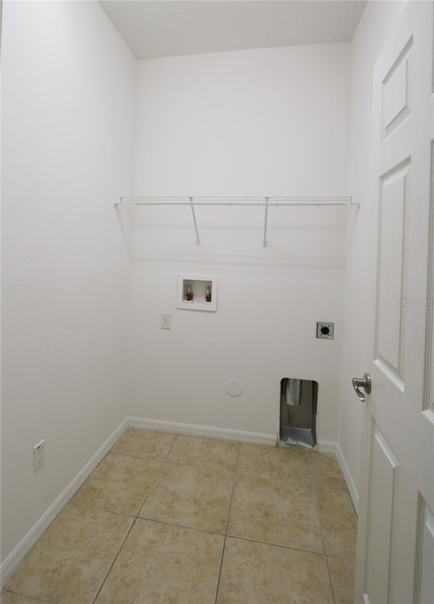Image 16 of 24 For 622 Breezeway Court