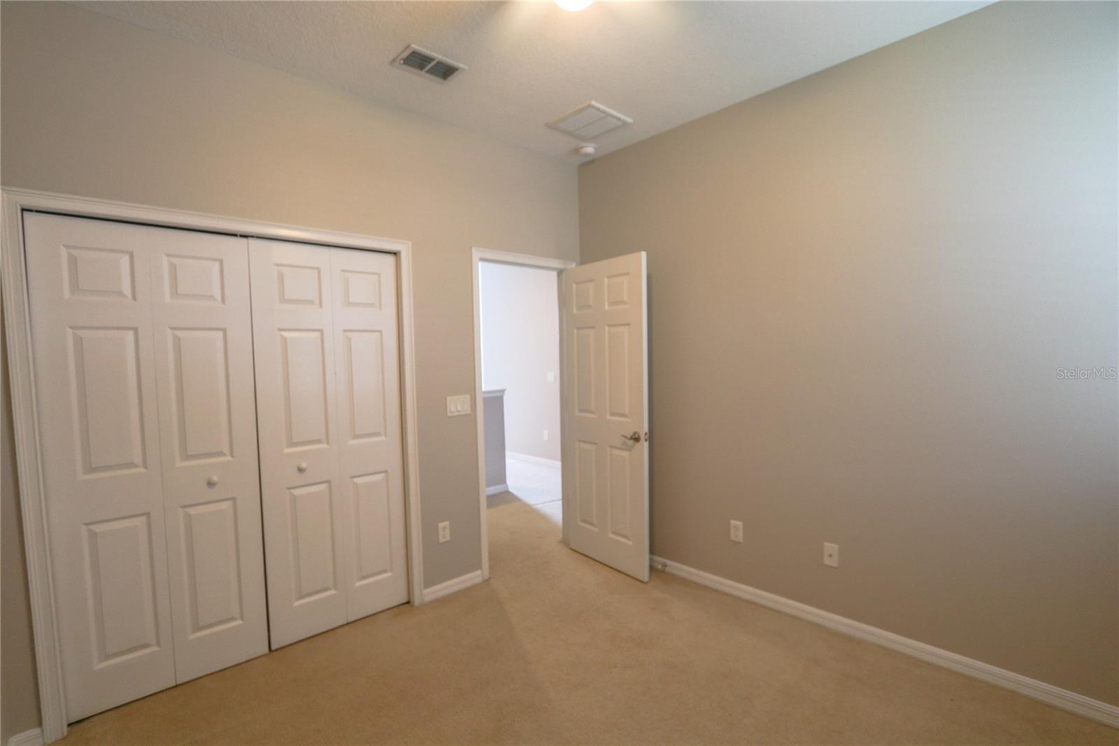 Image 20 of 24 For 622 Breezeway Court