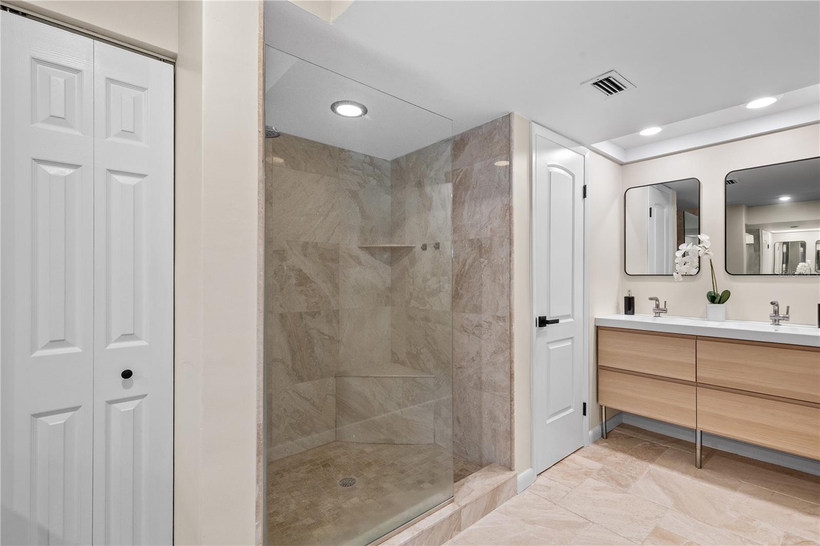 Image 21 of 26 For 4222 Fairway Circle 4222