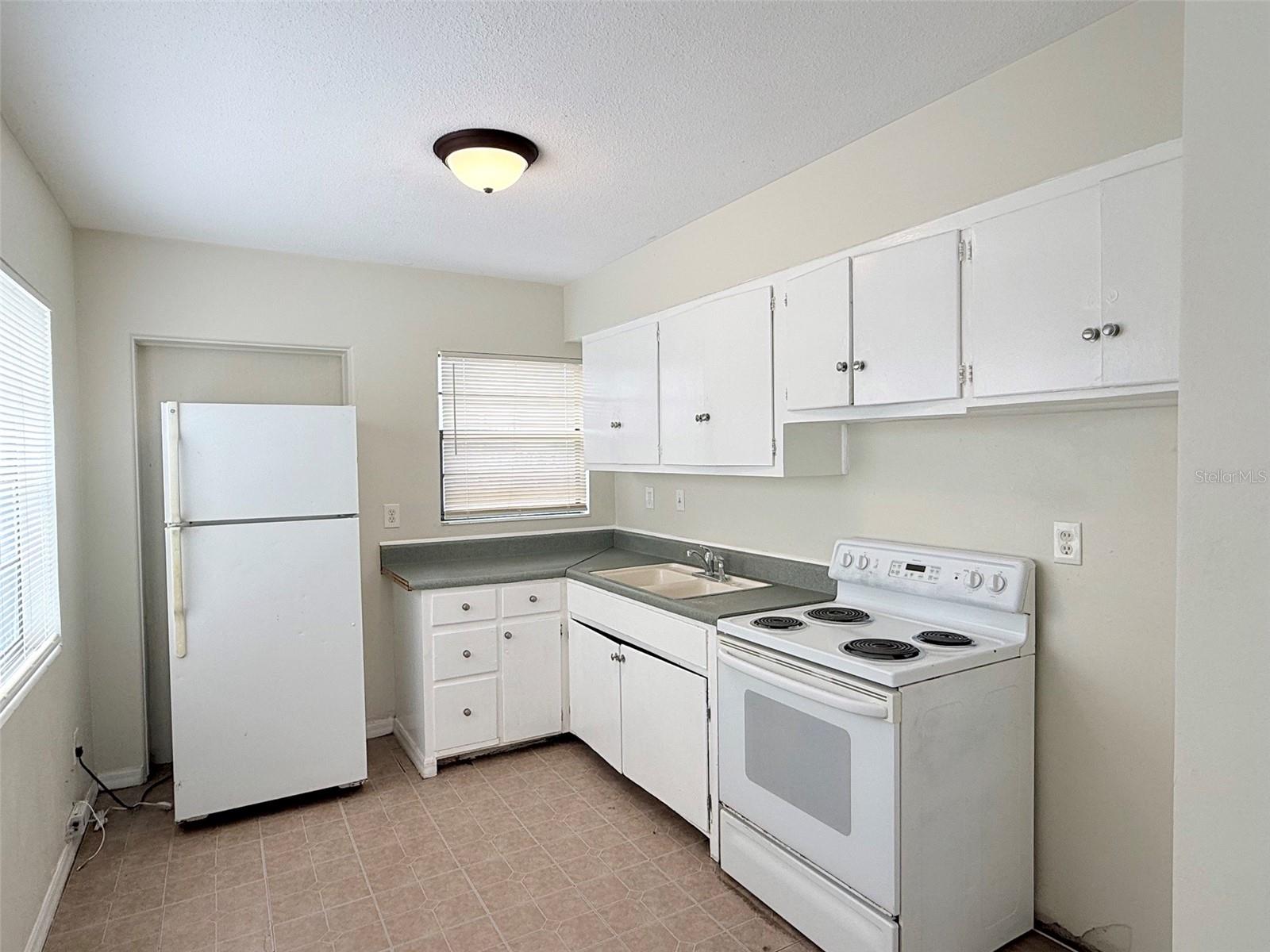 Image 6 of 8 For 2404 10th Street W 1