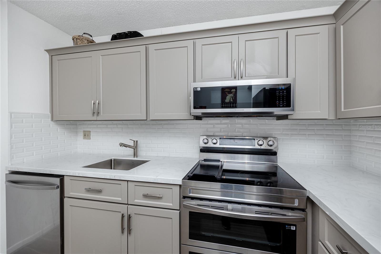 Image 3 of 39 For 2207 Belleair Road B30
