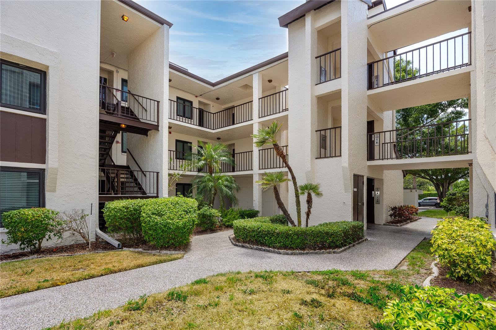 Image 33 of 39 For 2207 Belleair Road B30