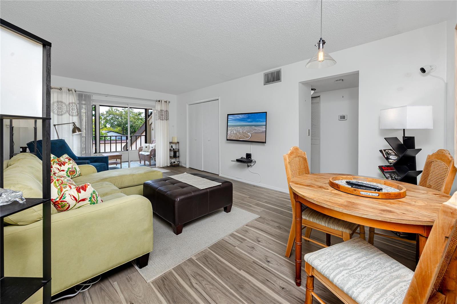 Image 9 of 39 For 2207 Belleair Road B30