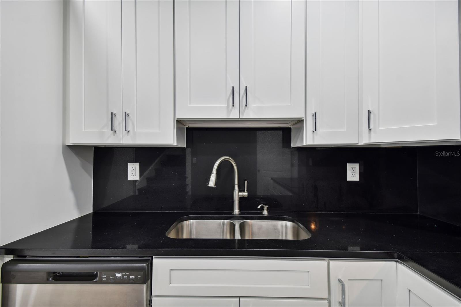 Image 16 of 96 For 6810 Navin Avenue