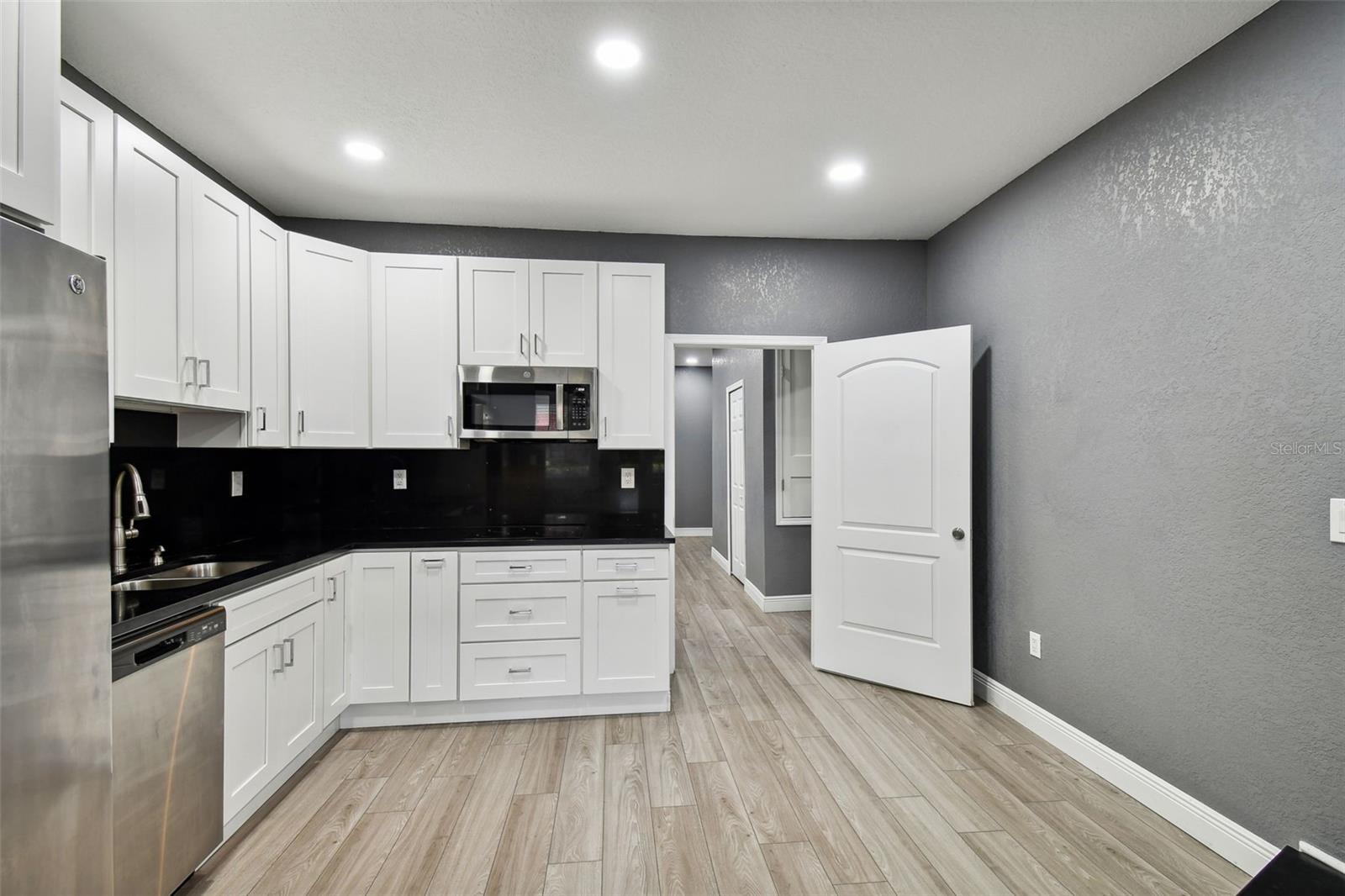 Image 17 of 96 For 6810 Navin Avenue