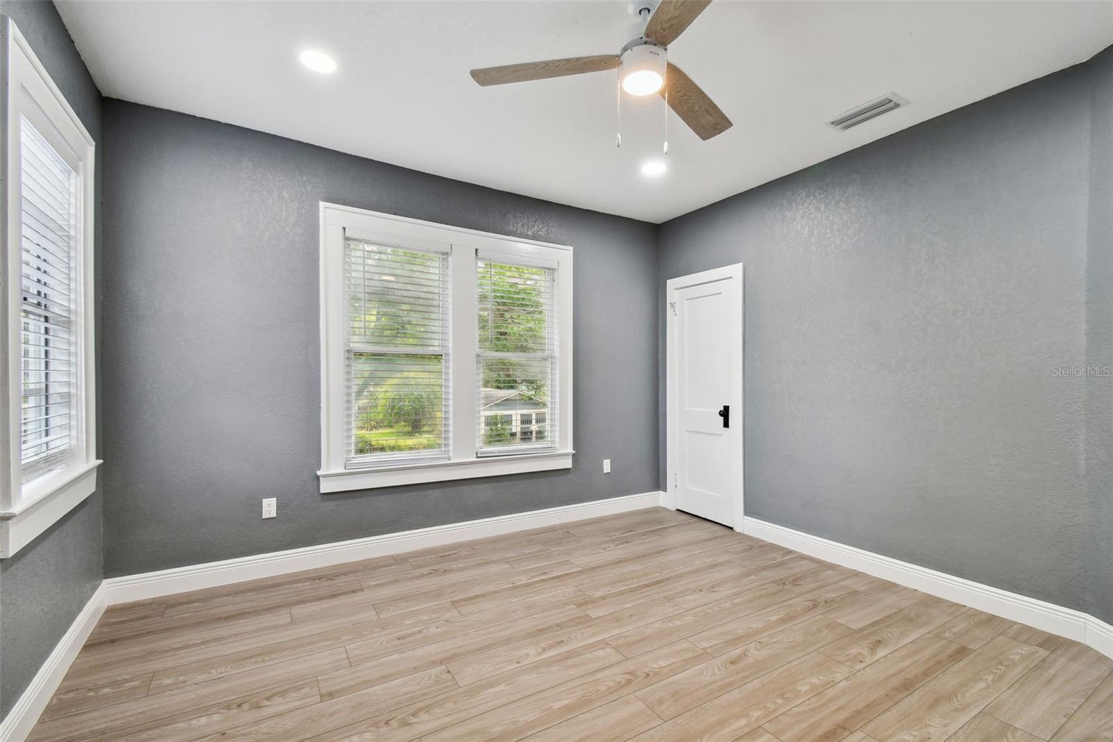 Image 24 of 96 For 6810 Navin Avenue