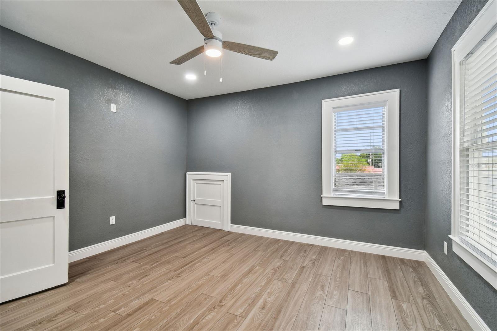Image 27 of 96 For 6810 Navin Avenue