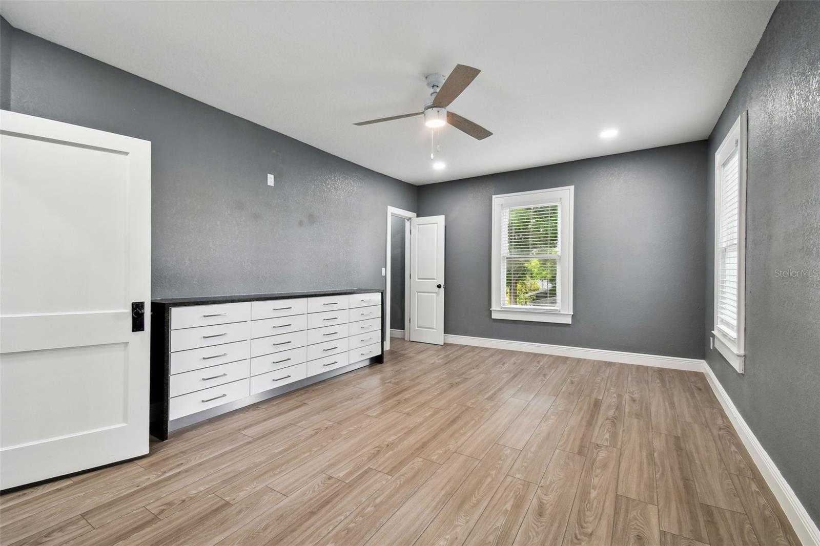 Image 29 of 96 For 6810 Navin Avenue