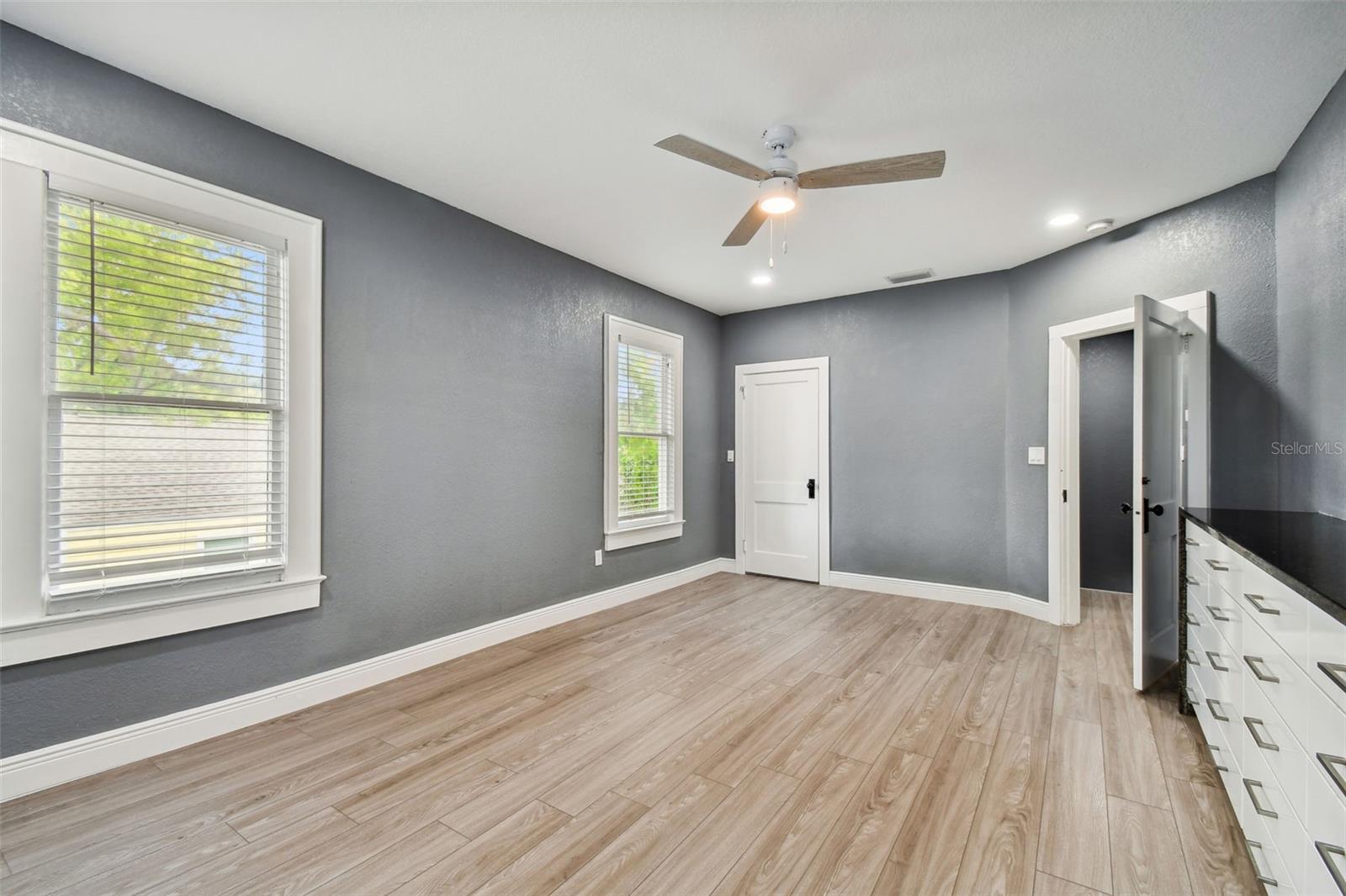 Image 31 of 96 For 6810 Navin Avenue