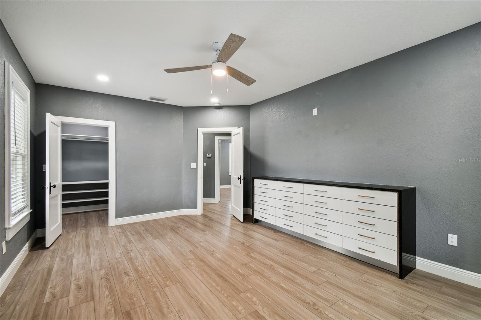 Image 33 of 96 For 6810 Navin Avenue