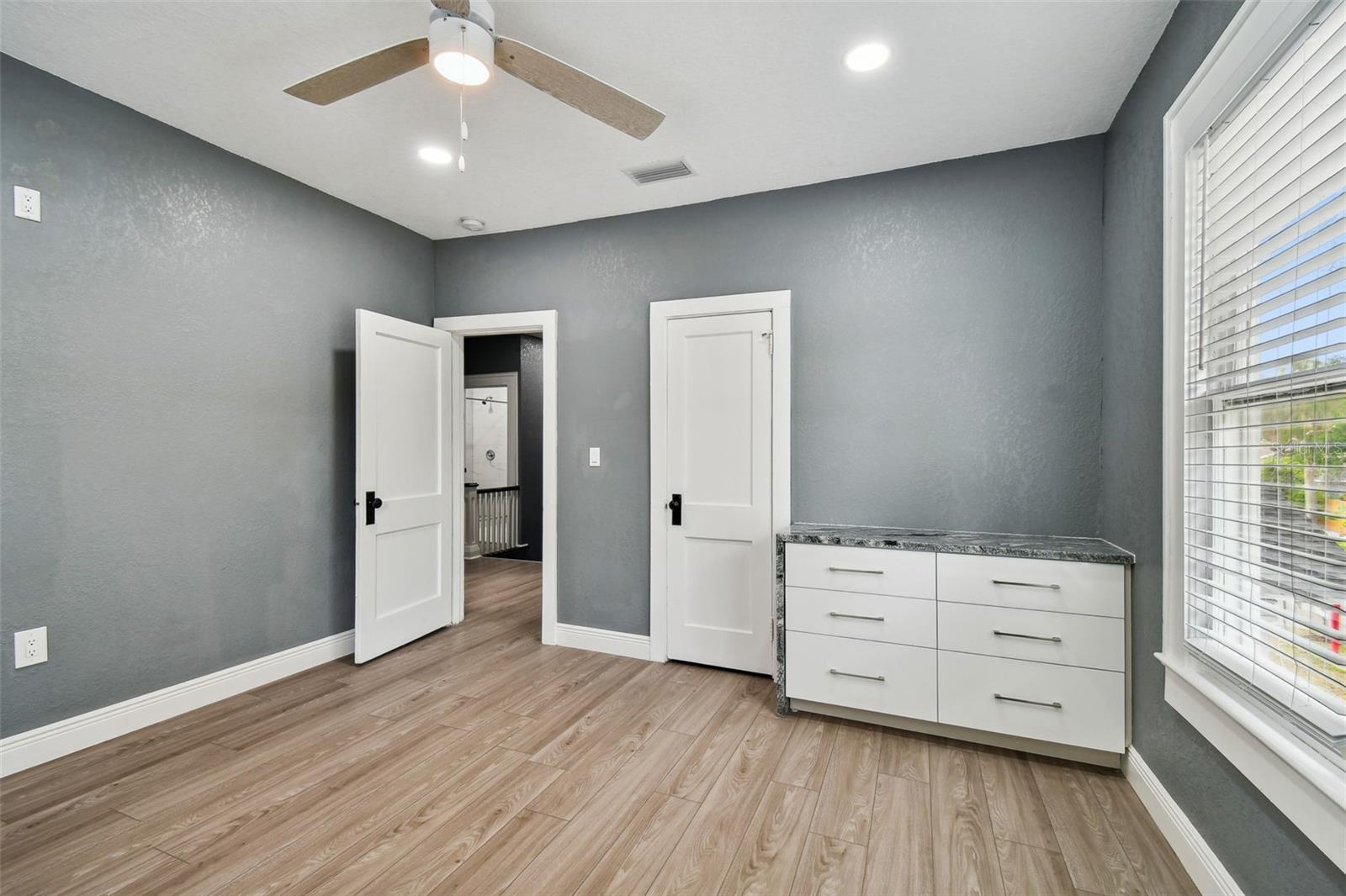 Image 41 of 96 For 6810 Navin Avenue