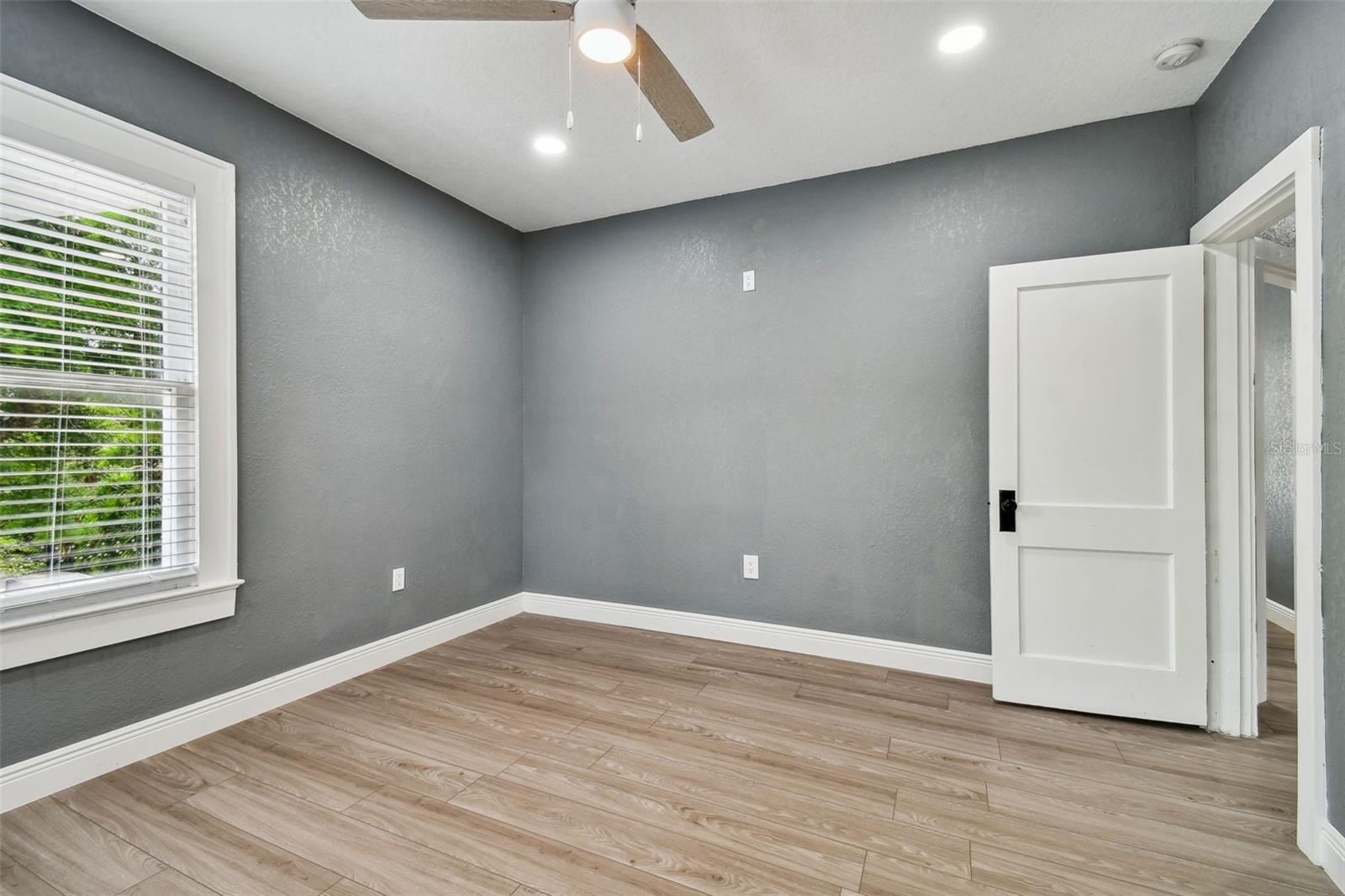 Image 42 of 96 For 6810 Navin Avenue