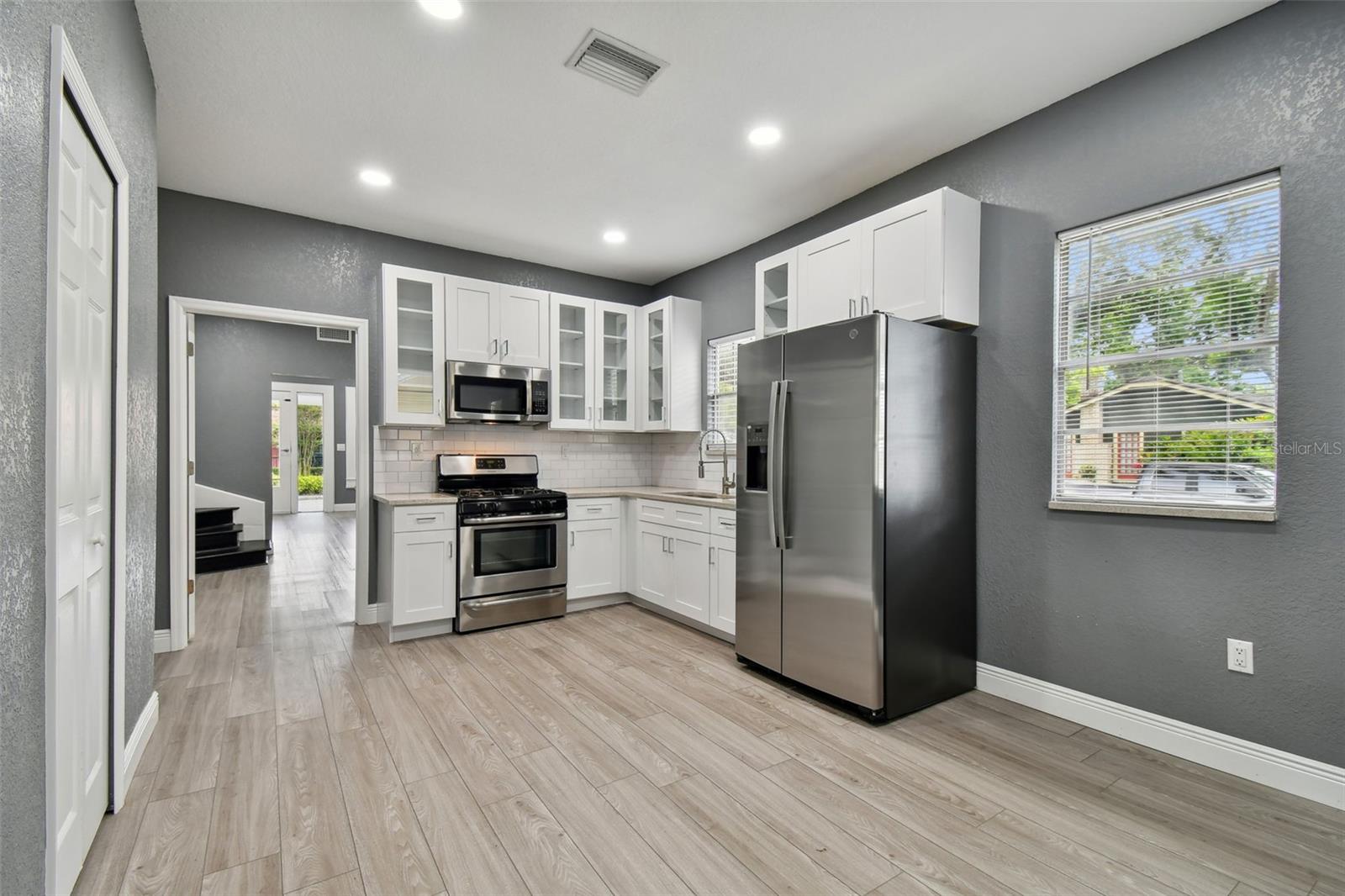 Image 52 of 96 For 6810 Navin Avenue