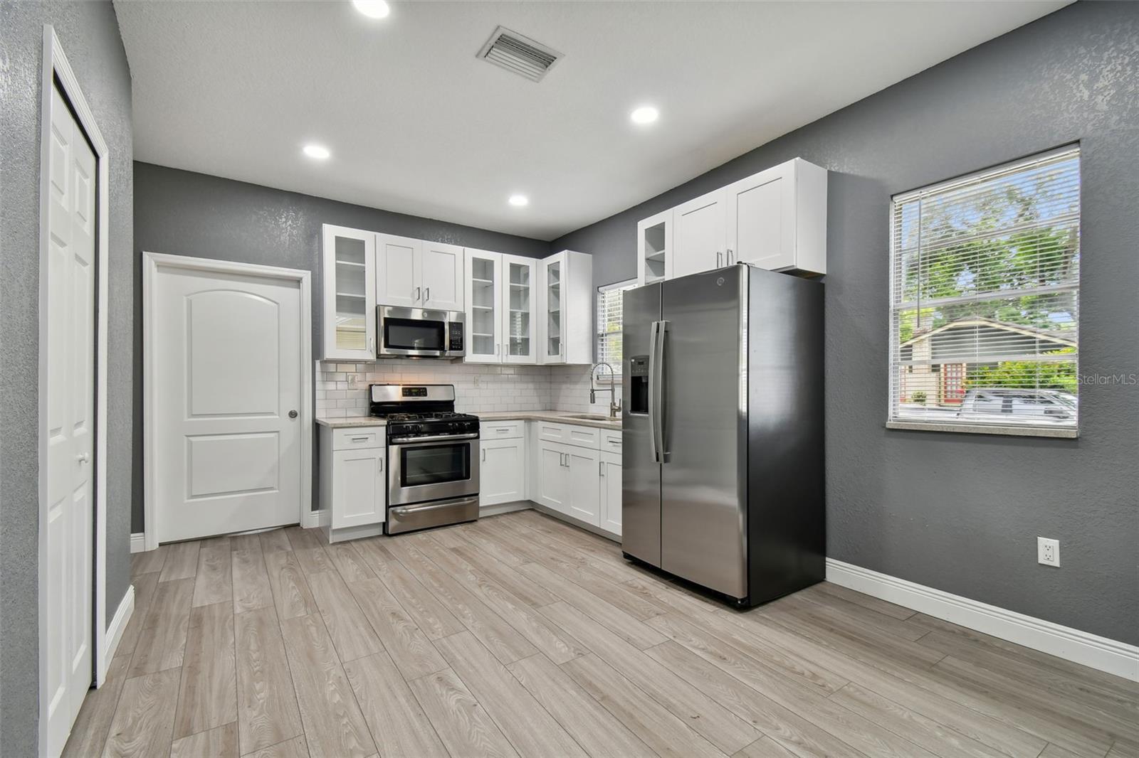 Image 53 of 96 For 6810 Navin Avenue