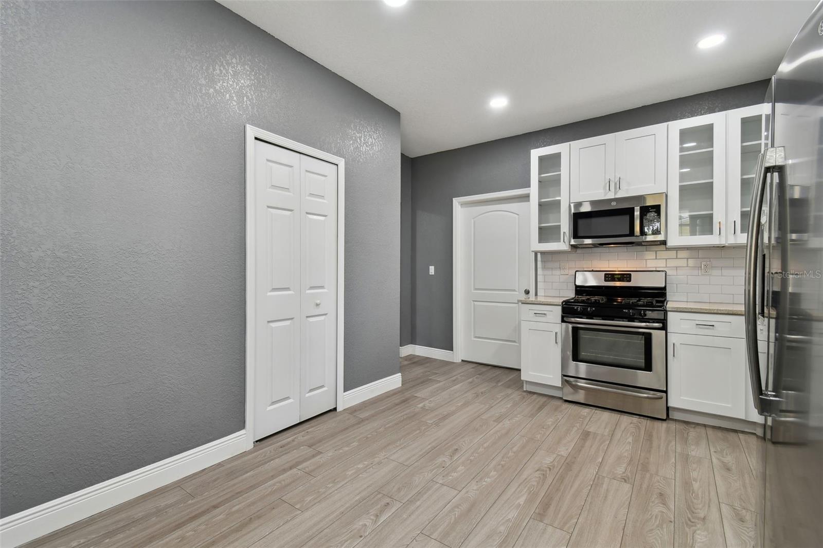 Image 54 of 96 For 6810 Navin Avenue
