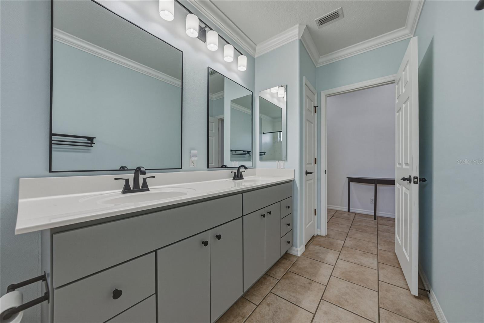 Image 36 of 48 For 6105 Audubon Manor Boulevard