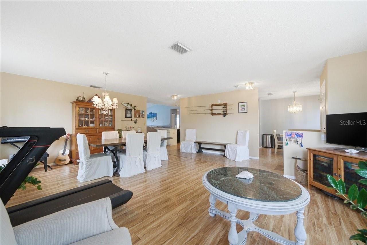 Image 12 of 60 For 798 Countryshire Lane