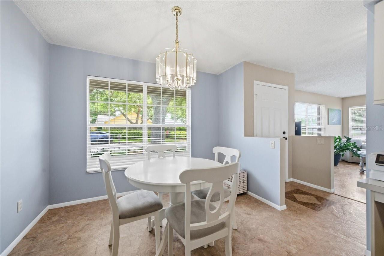 Image 33 of 60 For 798 Countryshire Lane