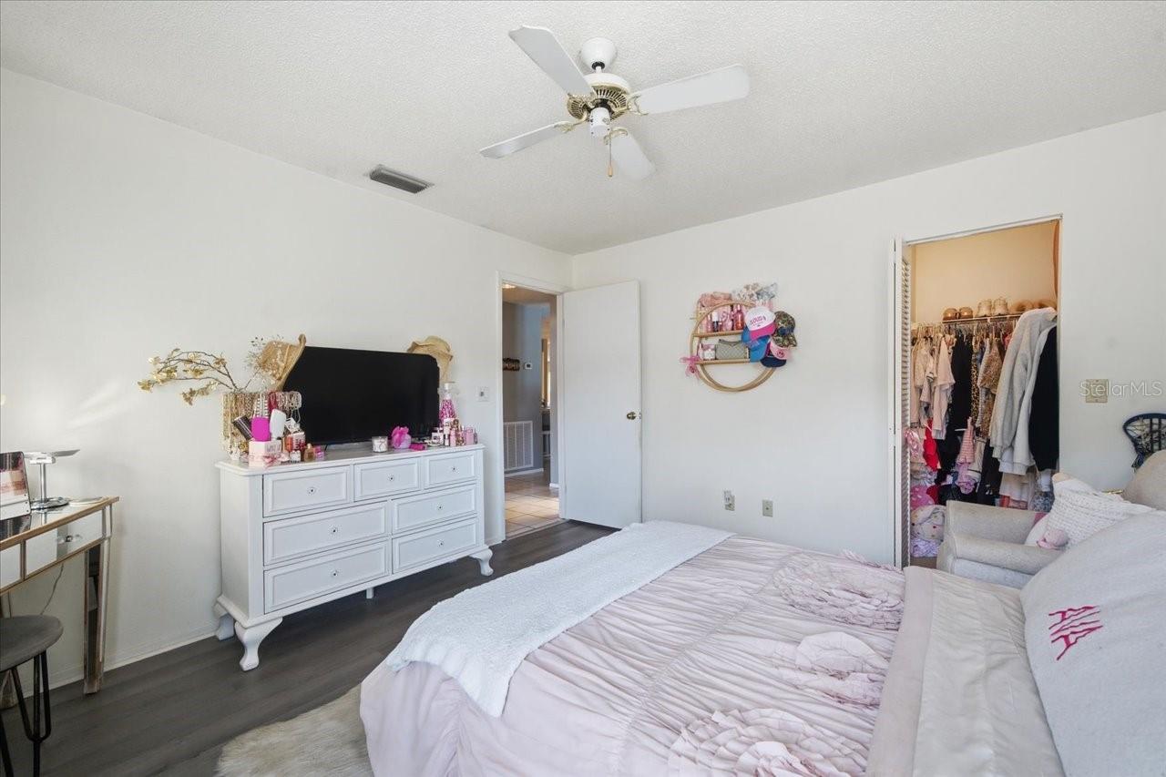 Image 41 of 60 For 798 Countryshire Lane