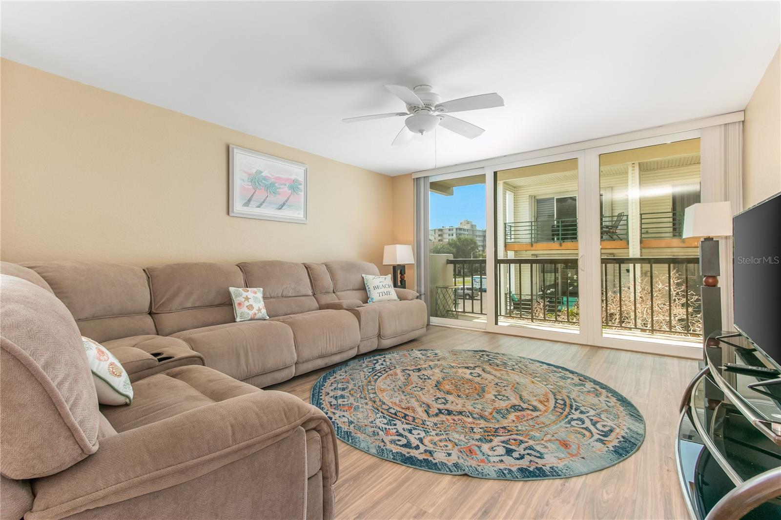 Image 10 of 72 For 400 Island Way 212